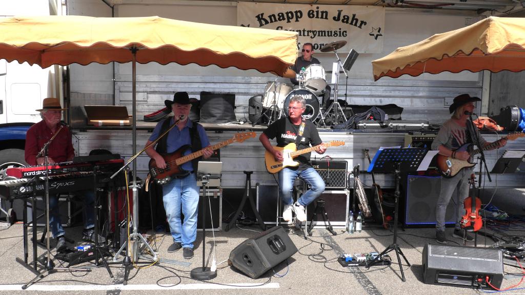 Knapp ein Jahr - zur Fotogalerie